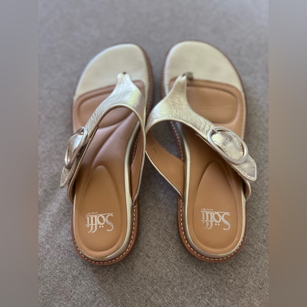 Title: Sofft Gold Leather Sandals – Size 8.5 – Barely Worn, Luxe Comfort